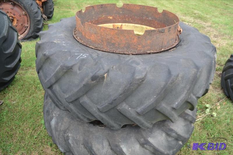 lot 75 image: Tractor Tires on Dual Rim