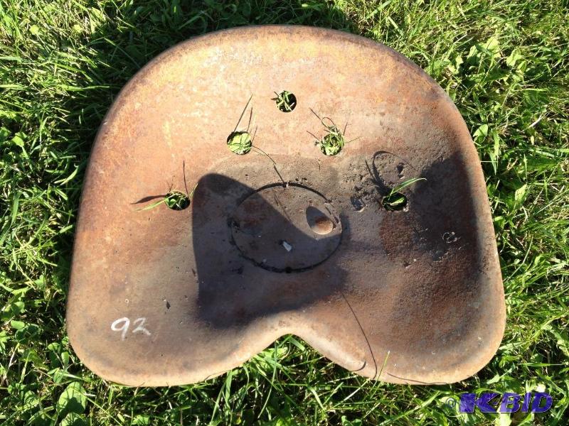 lot 93 image: Tractor Seat ...