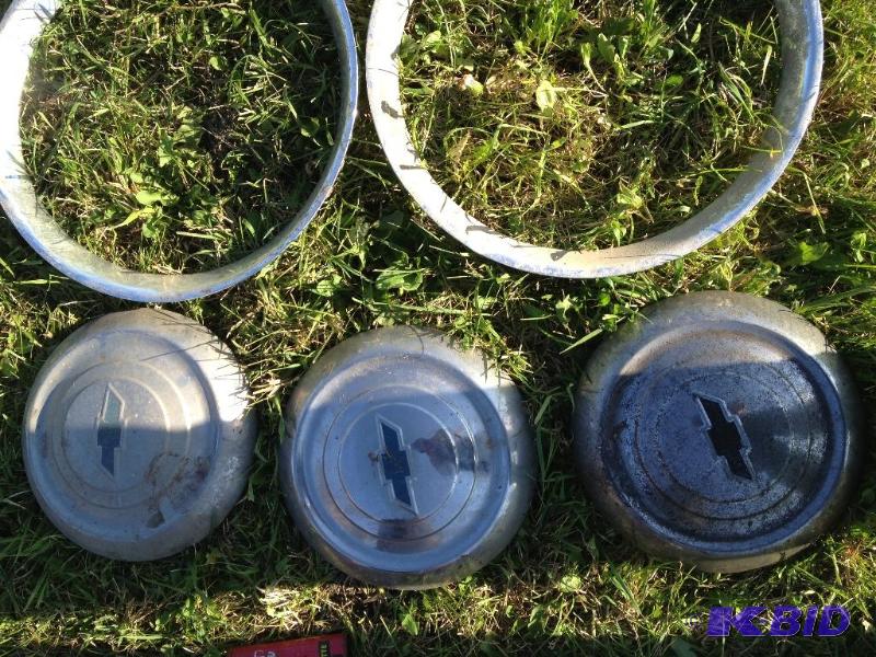 lot 98 image: 3 Chevrolet dogdish&nbsphubcaps and 2 beauty...