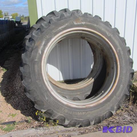 lot 11 image: Tractor Tires
