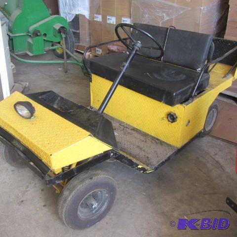 lot 12 image: Cushman Golf Cart