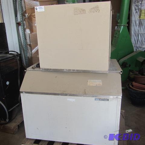 lot 139 image: Ice Maker