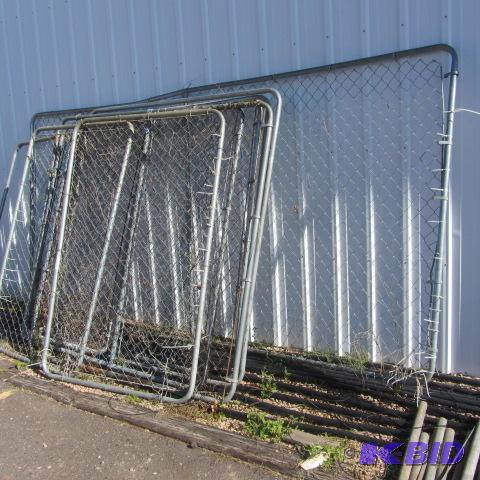 lot 162 image: Chain Link Panels