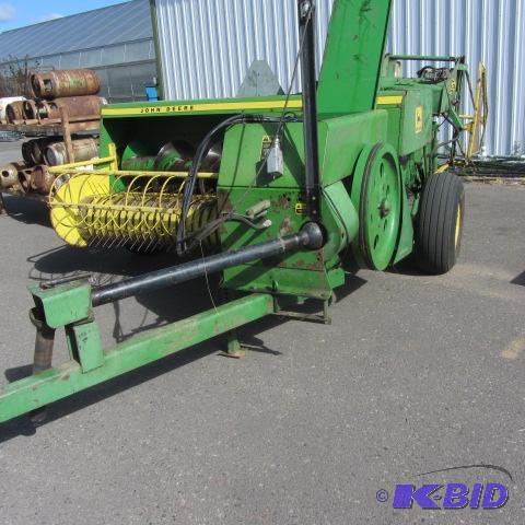 lot 4 image: John Deere 336 Baler