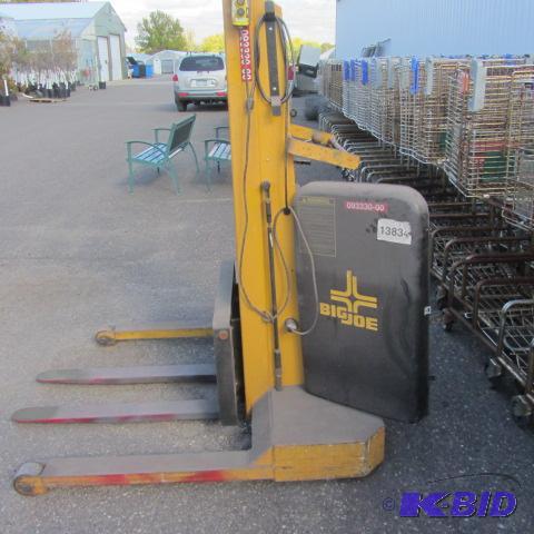 lot 6 image: Big Joe Lift