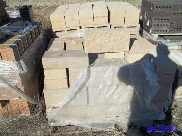 TAN 4 SPLITFACE CONCRETE BLOCK  225 PCS  2 PA...