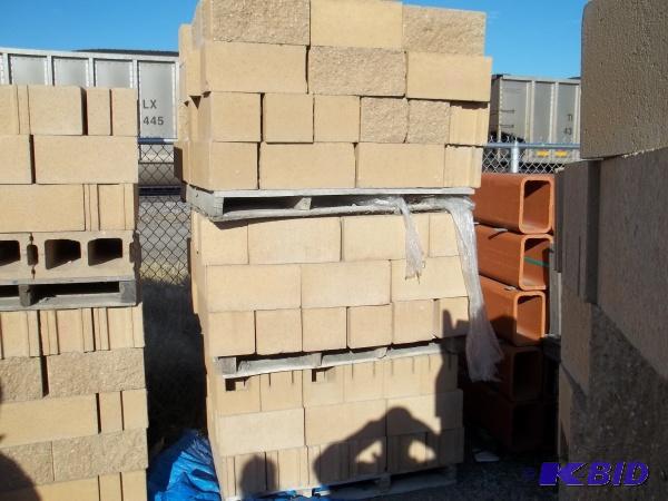 TAN SPLIT FACE 8 CONCRETE BLOCK  3 PALLETS  1...