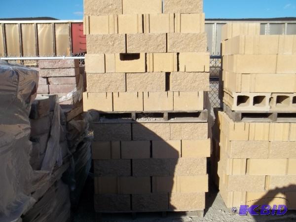 TAN SPLIT FACE 10 CONCRETE BLOCK  2 PALLETS -...
