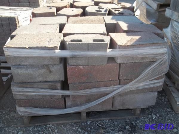 RETAINING WALL  35 PCS...