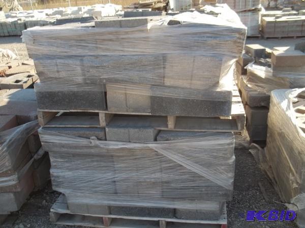 CHARCOAL RETAINING WALL  63 PCS  2 PALLETS  W...