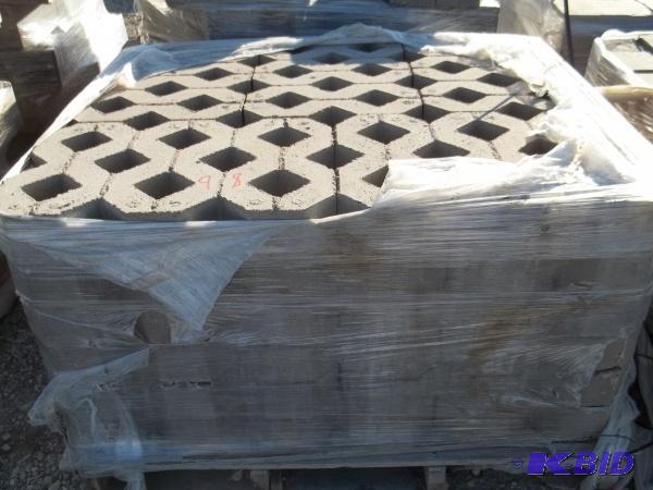 CONCRETE TURFSTONE PAVERS  18 X 24  25 PCS - ...