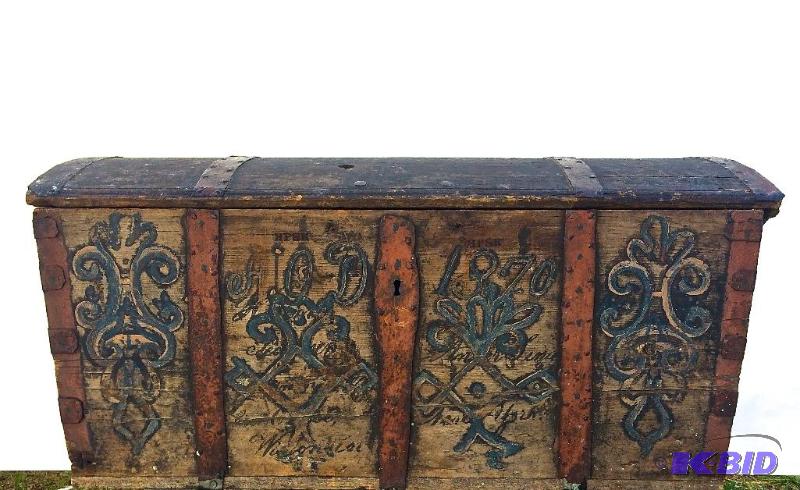 lot 1 image: Antique Immigrant Chest Hand Painted from New York Ellis Island