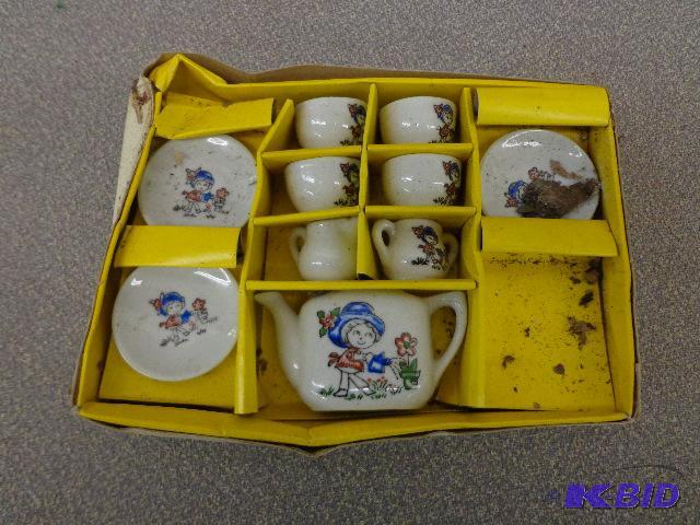Kiddie Cup Set 3 plates, one missing, 4 bowls...