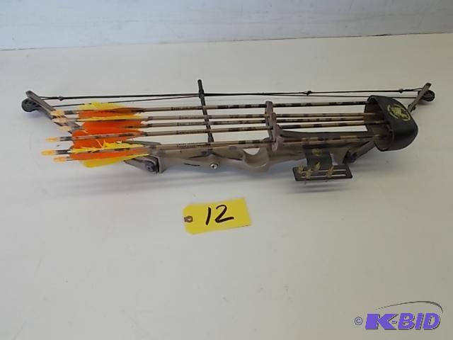 lot 12 image: Hoyt Game Getter Jr. Compound Bow with Arrows...