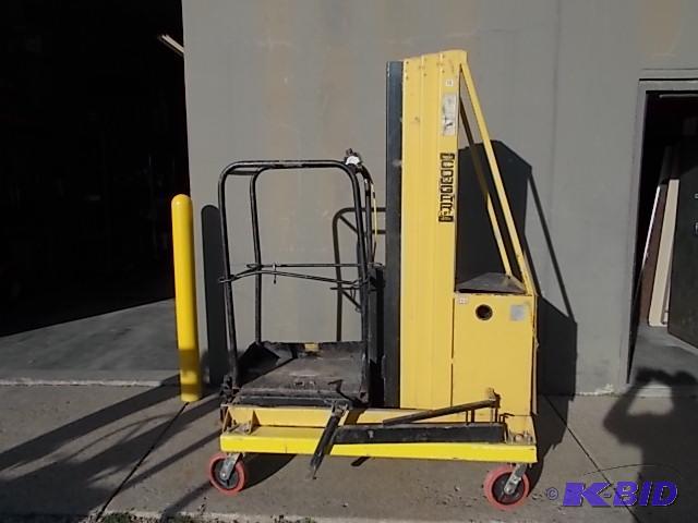 lot 7 image: Bil-Jax Model YLT-1951 Electric Cougar Lift, ...