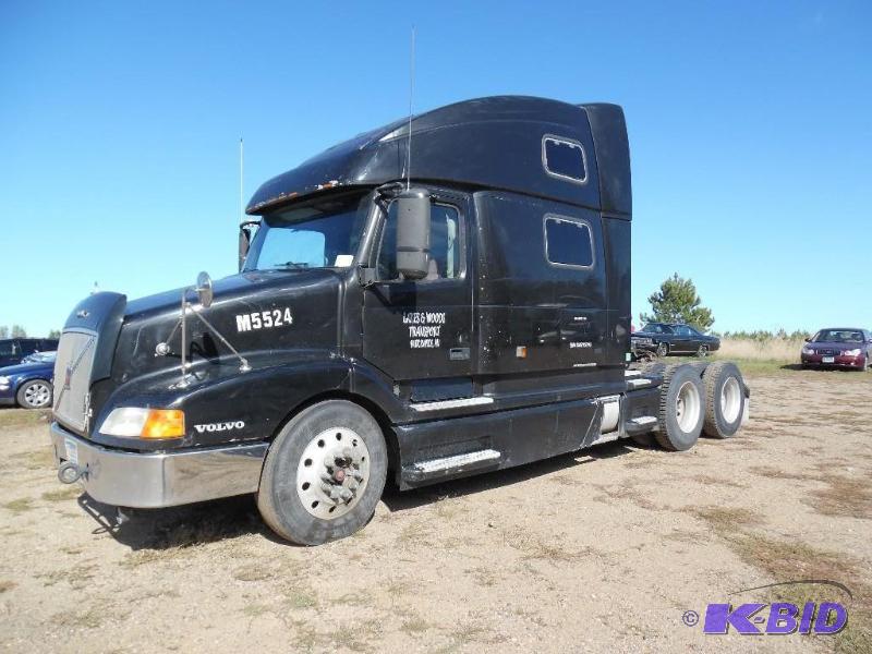 1999 Volvo Semi Truck