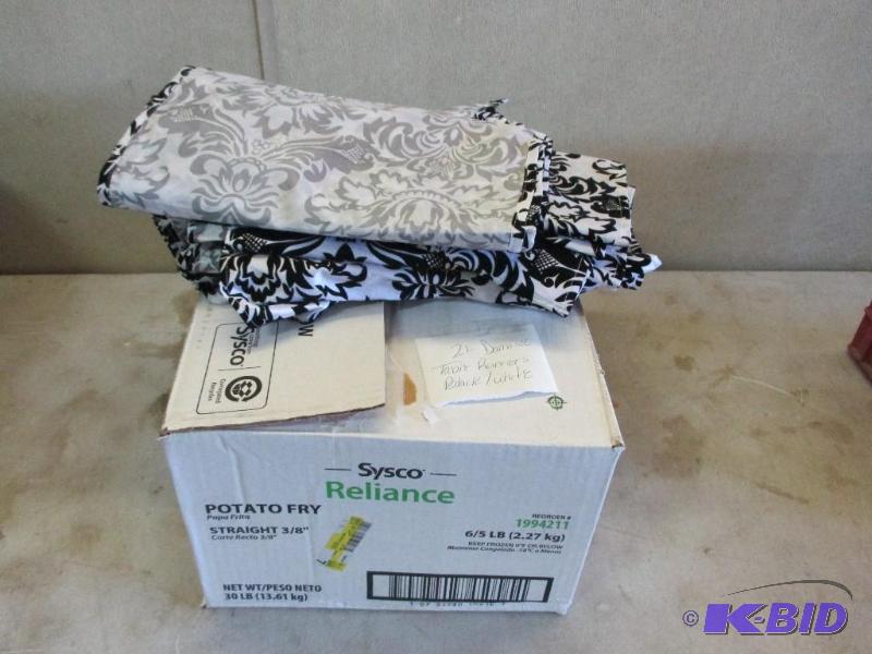 21 Damask table runners, blackwhite...