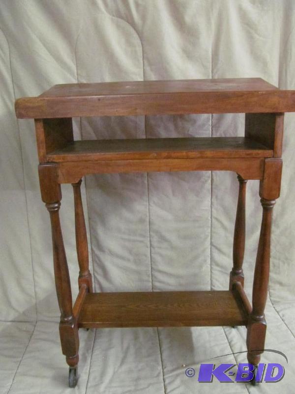 lot 102 image: Stand