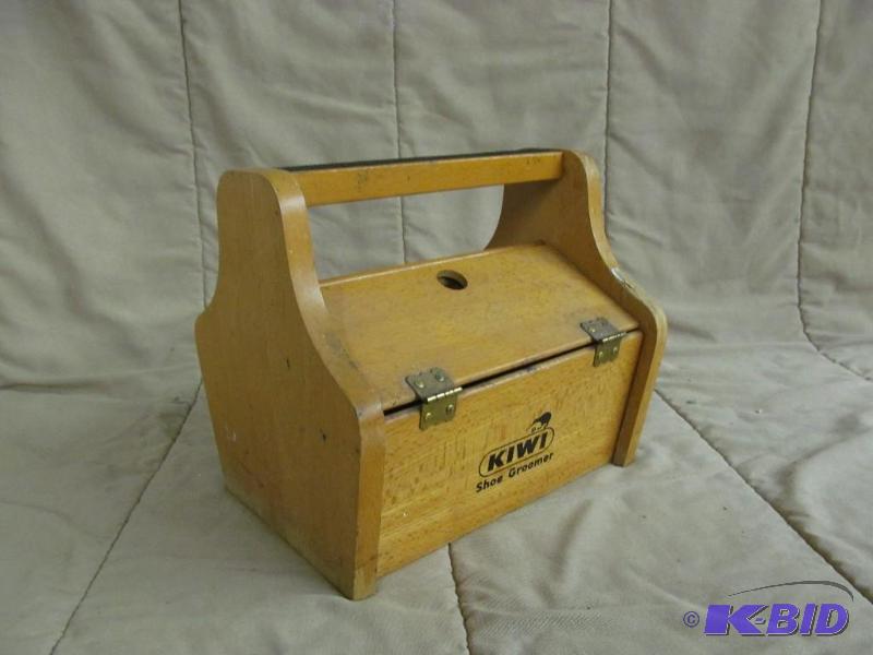 lot 108 image: Kit
