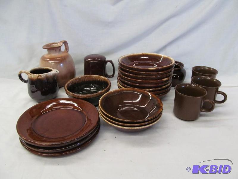 lot 14 image: Pottery