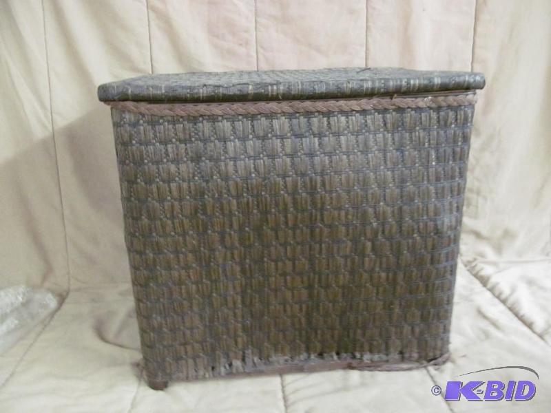 lot 161 image: Hamper