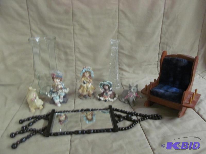 lot 176 image: Decor