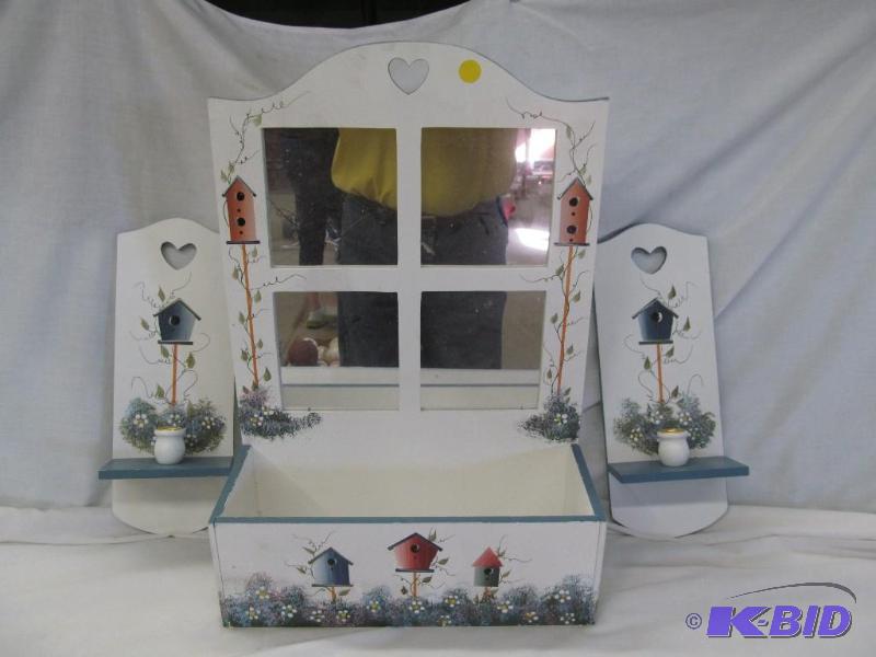 lot 18 image: Decor