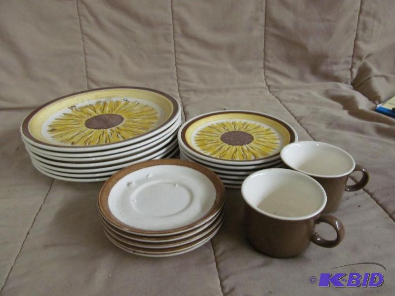 lot 194 image: Dishes