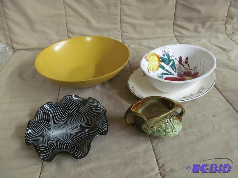 lot 200 image: Bowl