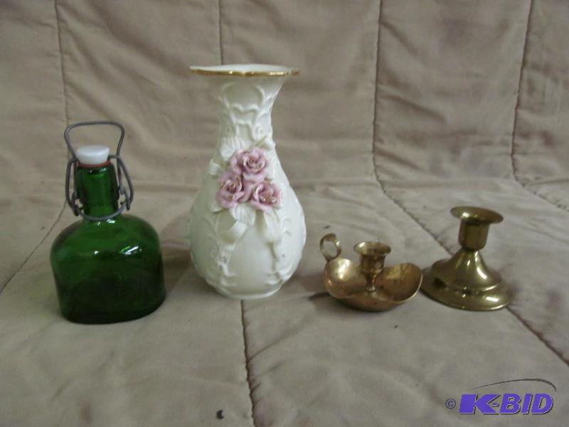 lot 208 image: Vase