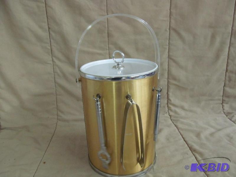 lot 218 image: Bucket