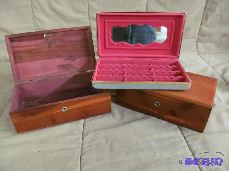 lot 287 image: Box