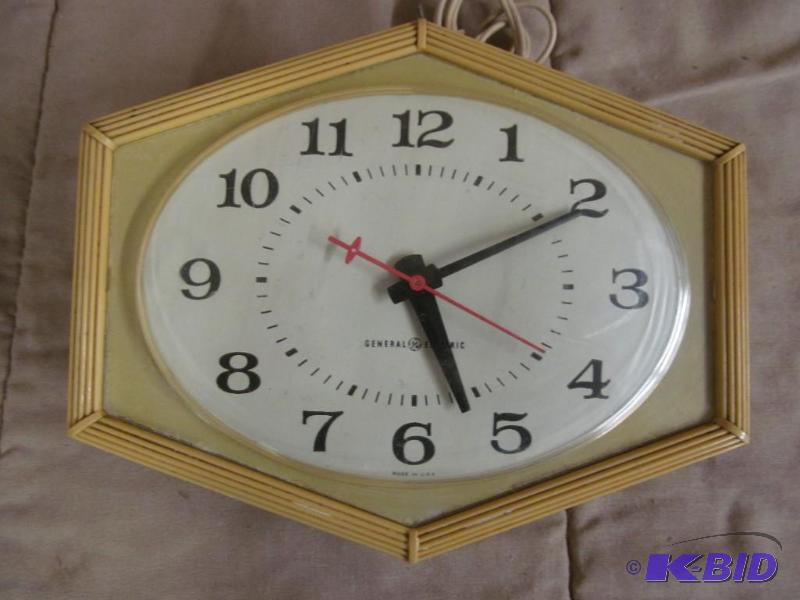lot 294 image: Clock
