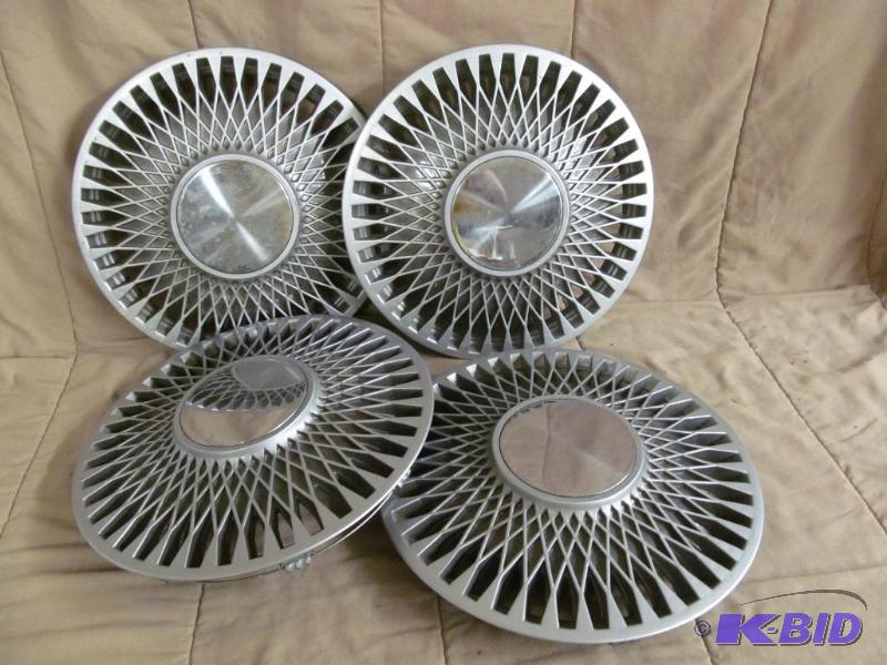 lot 82 image: Hub Cap