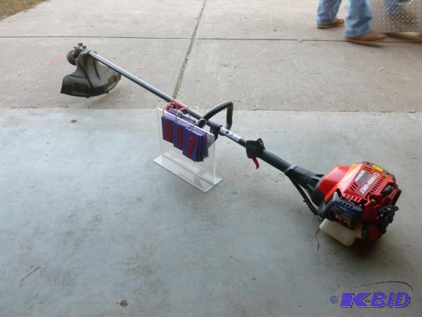 lot 17 image: Troy Bilt 4 stroke weed trimmer. Detachable w...