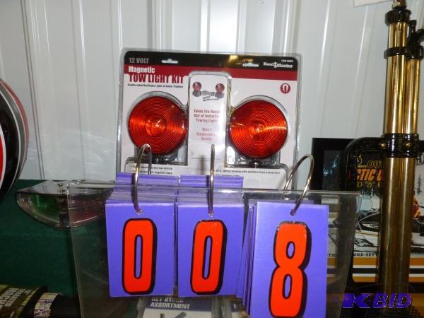 lot 8 image: 12 volt magnetic tow lights. New in the packa...