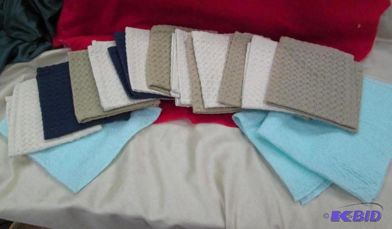 Qty 16 Kitchen wash cloths in colors navy, ta...