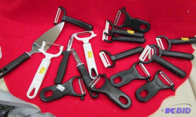 Qty 17 Kitchen gadgets...