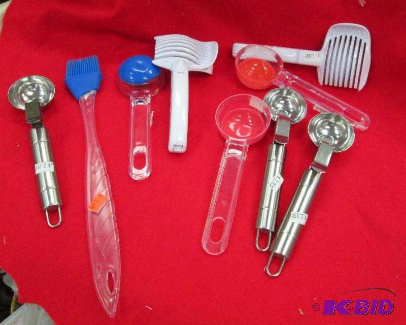 Qty 9 Ice cream scoops, scooped and more...