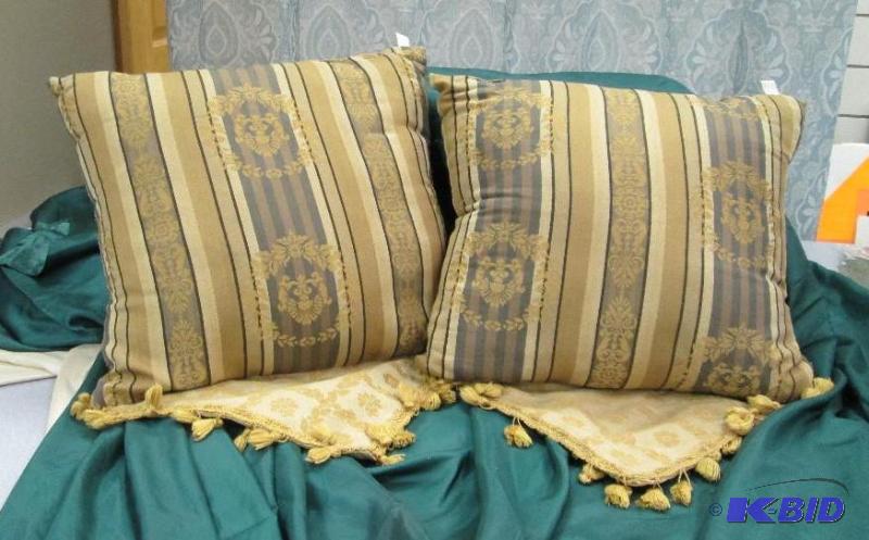 Qty 2 Newport throw pillows...