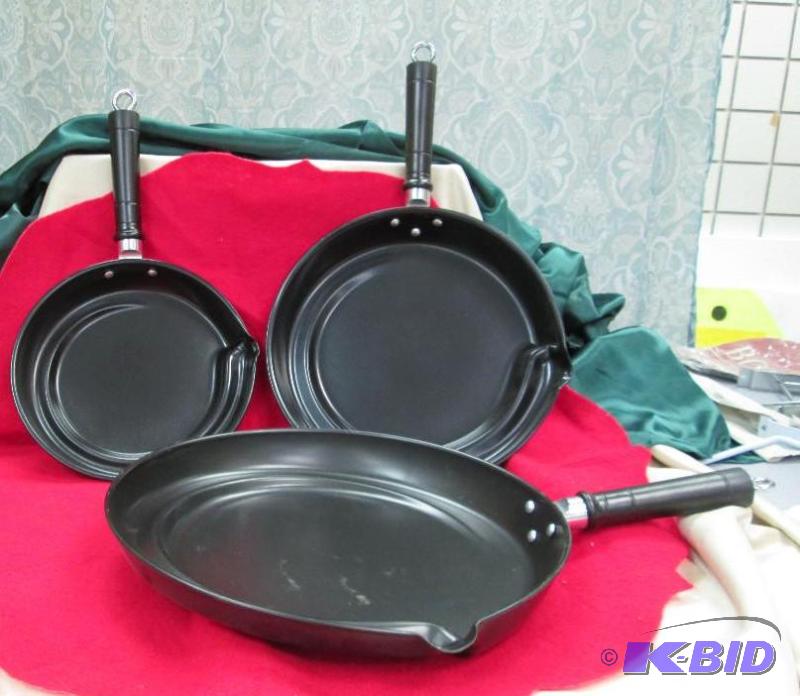 Set of 3 black pans has a easy way to drain o...