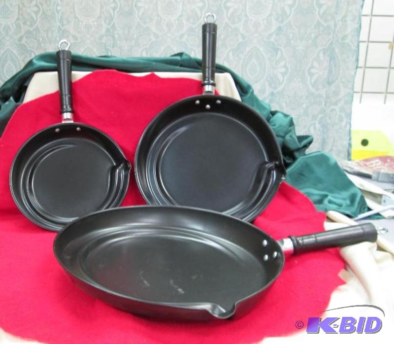 Set of 3 black pans has a easy way to drain o...