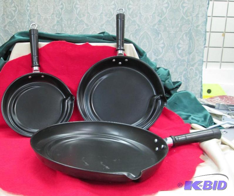 Set of 3 black pans has a easy way to drain o...