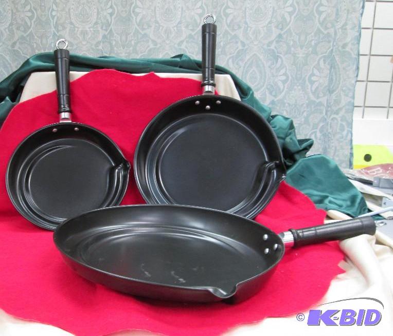Set of 3 black pans has a easy way to drain o...