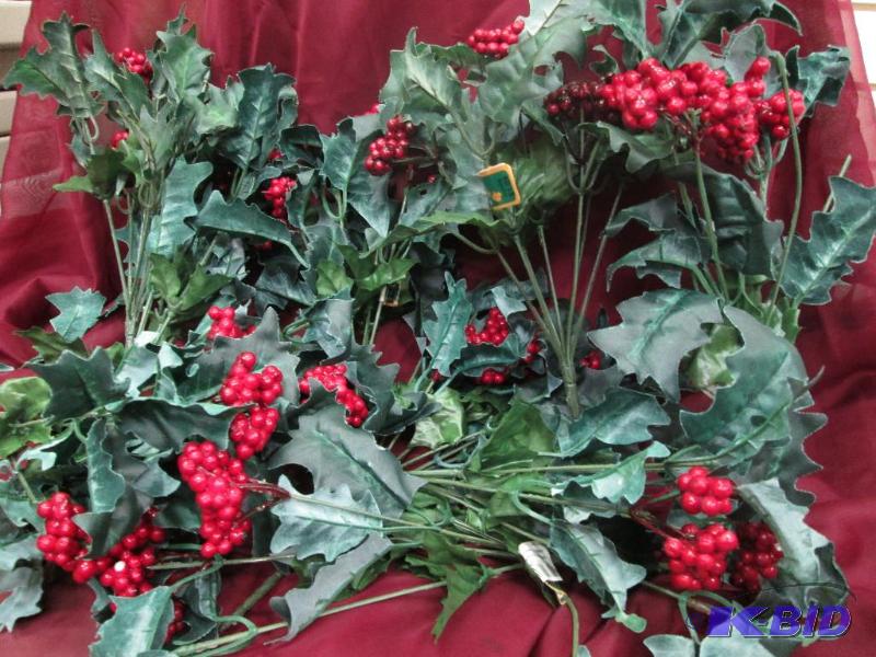 Yule Tidings red berries with green leaves fl...