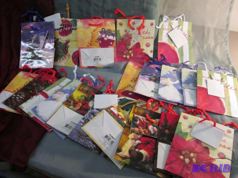 small gift bags. Qty 20...