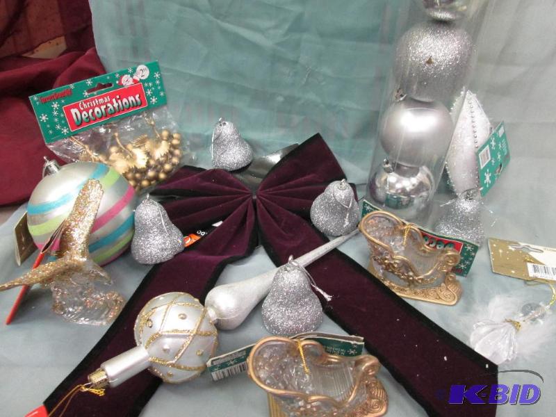 misc. tree ornamnts. Qty 10 items...