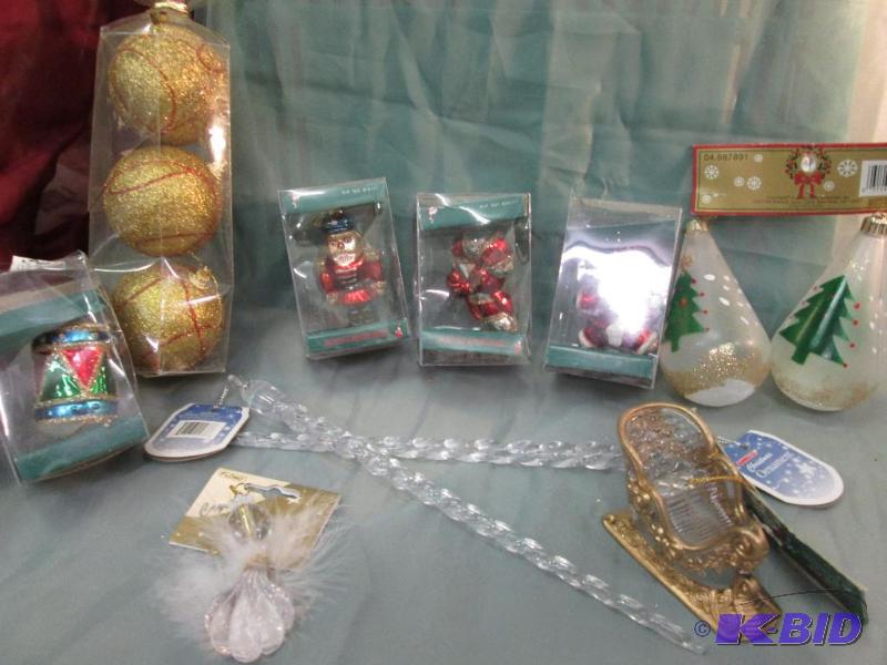 Tree decorations and bulbs...