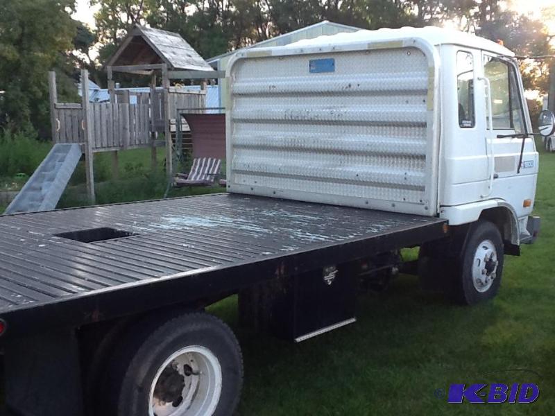 lot 1 image: Year 1994 Make UD Truck Model UD1800 Vehic...