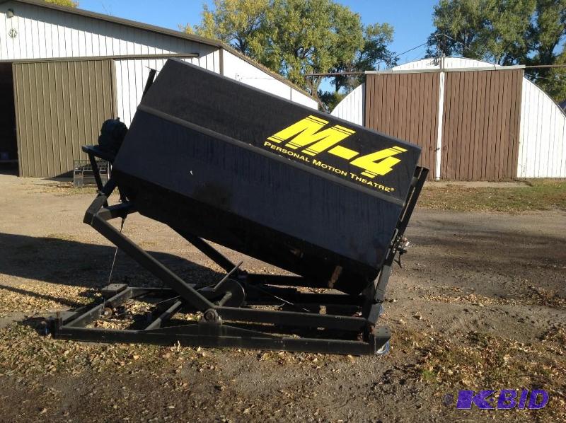 lot 3 image: M-4 Motion Simulator (not working)(parts machine)